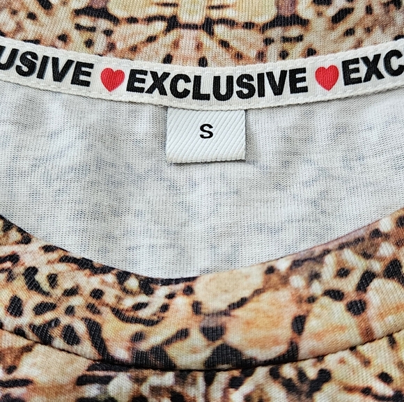 Exclusive Heart Long Sleeve Crew Neck Blouse - Picture 5 of 6